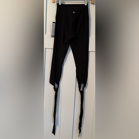 NWT Lululemon Align Crop 21" *Love Knot black size 4 - Picture 7 of 9